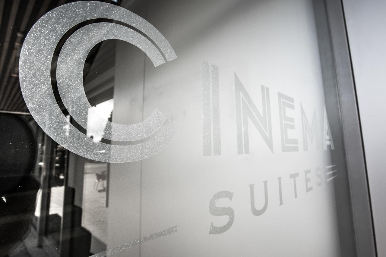 The Cinema Suites テアナウ エクステリア 写真
