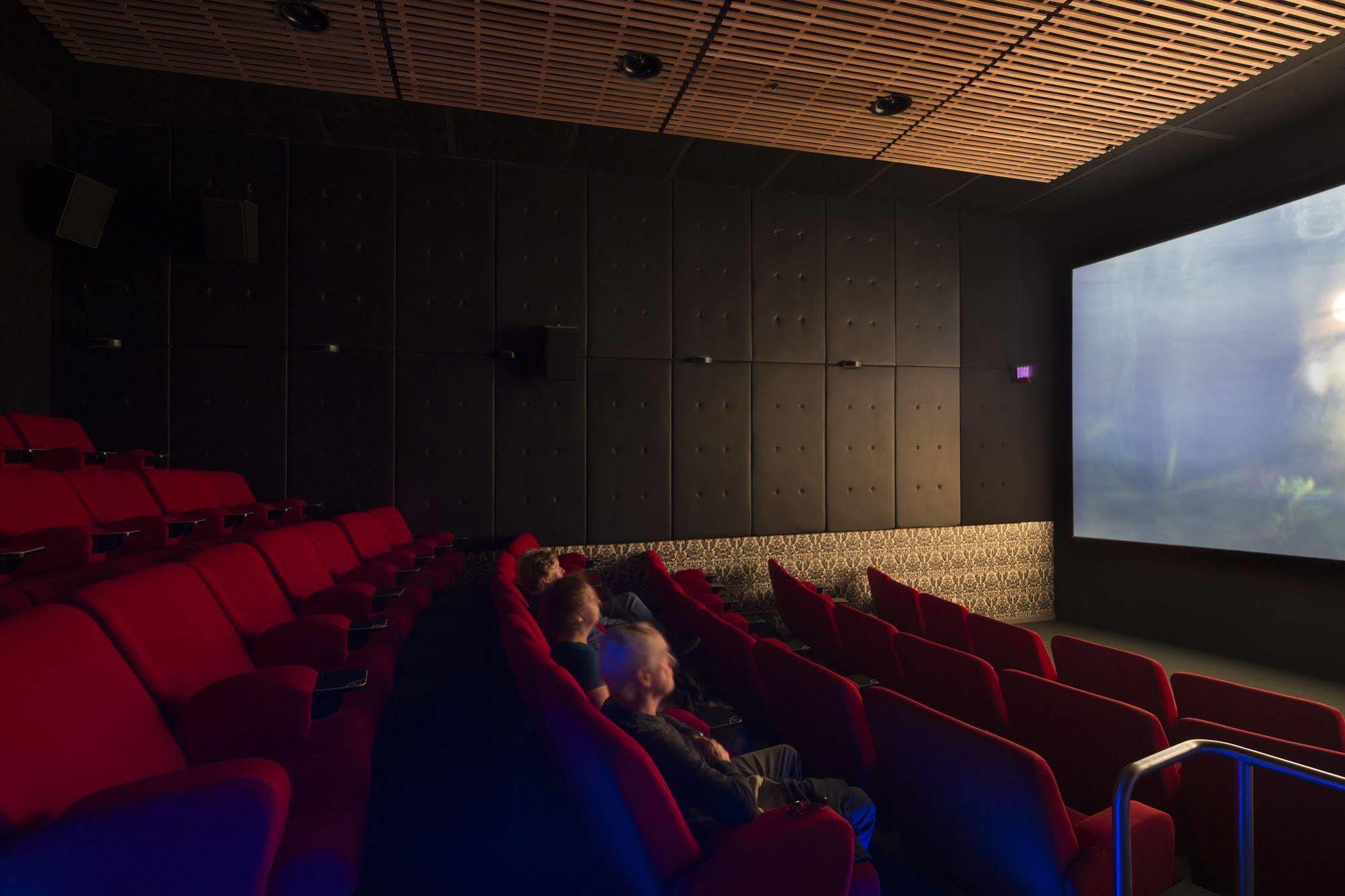 The Cinema Suites テアナウ エクステリア 写真